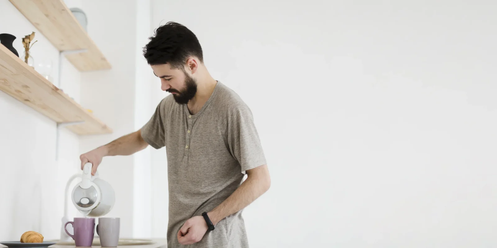 man-pouring-hot-water-mugs man-pouring-hot-water-mugs